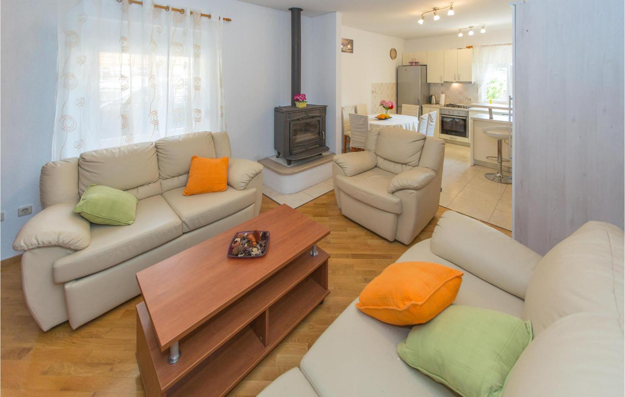 3 Bedroom Lovely Home In Plat Млини Екстериор снимка