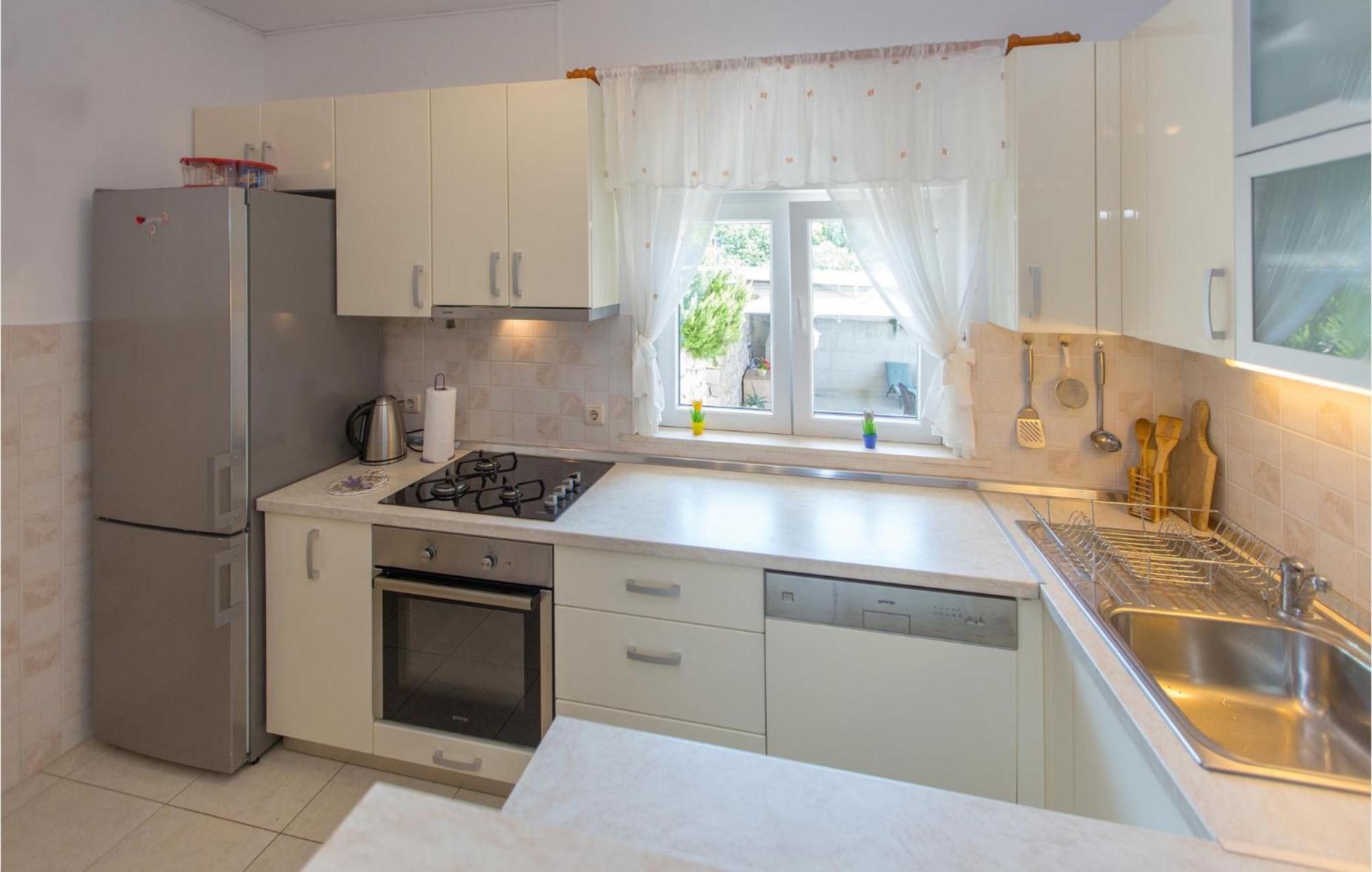 3 Bedroom Lovely Home In Plat Млини Екстериор снимка