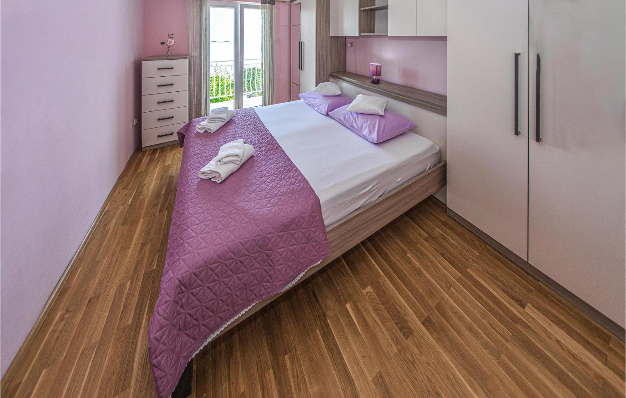 3 Bedroom Lovely Home In Plat Млини Екстериор снимка