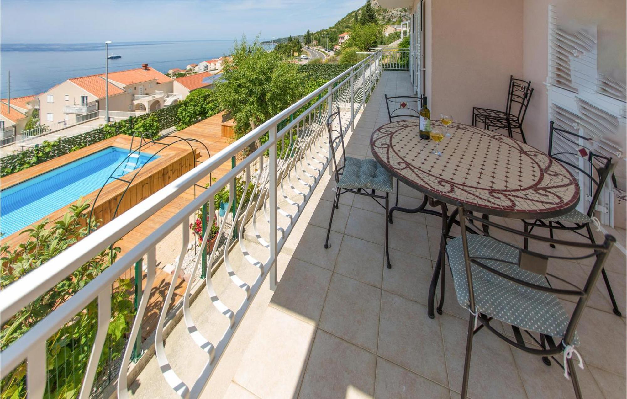 3 Bedroom Lovely Home In Plat Млини Екстериор снимка
